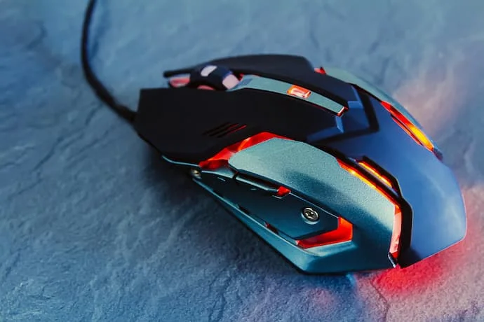 Mouse gamer com fio.