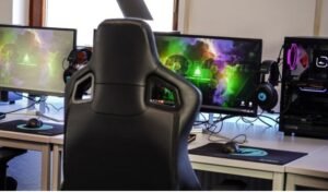 Cadeira gamer vista de costas.