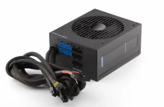 Fonte de alimentação gamer modular, garantindo potência e personalização para setups de alto desempenho.