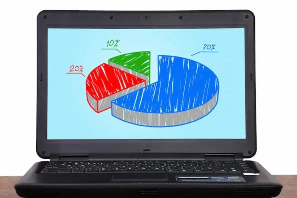 Um notebook com imagem de demonstração de dados em gráfico.